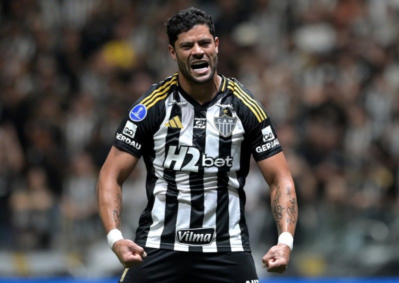 Pogledajte kako je legendarni Brazilac iz slobodnjaka zabio golčinu s 40 metara