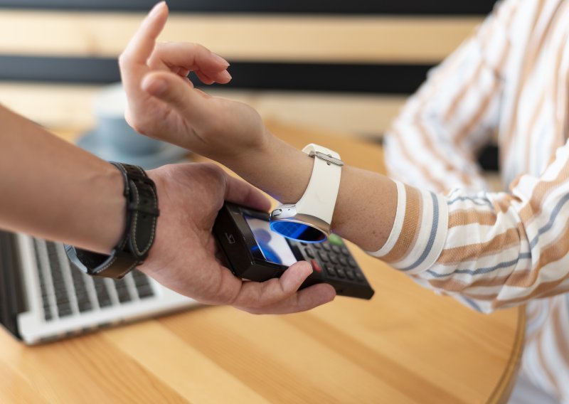 Europa sve češće koristi pametne uređaje za plaćanje, no dvije stvari koče širenje. Evo kako stoji Hrvatska