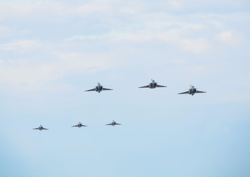 Hrvatska od Francuske kupuje haubice 155 mm i poboljšava Rafale