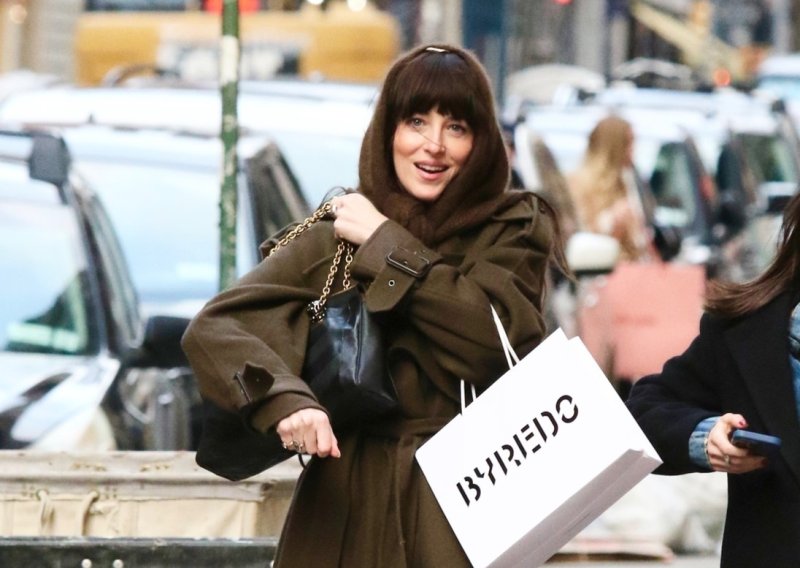 Ovaj dodatak je apsolutni hit, a Dakota Johnson pokazala je kako ga nositi