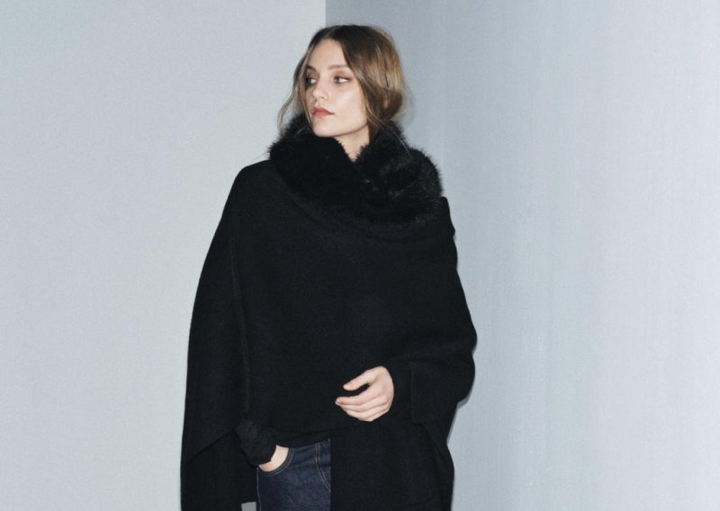 Elegantni ogrtač iz Zare je hit: Savršen je preko haljina, ali i uz traperice