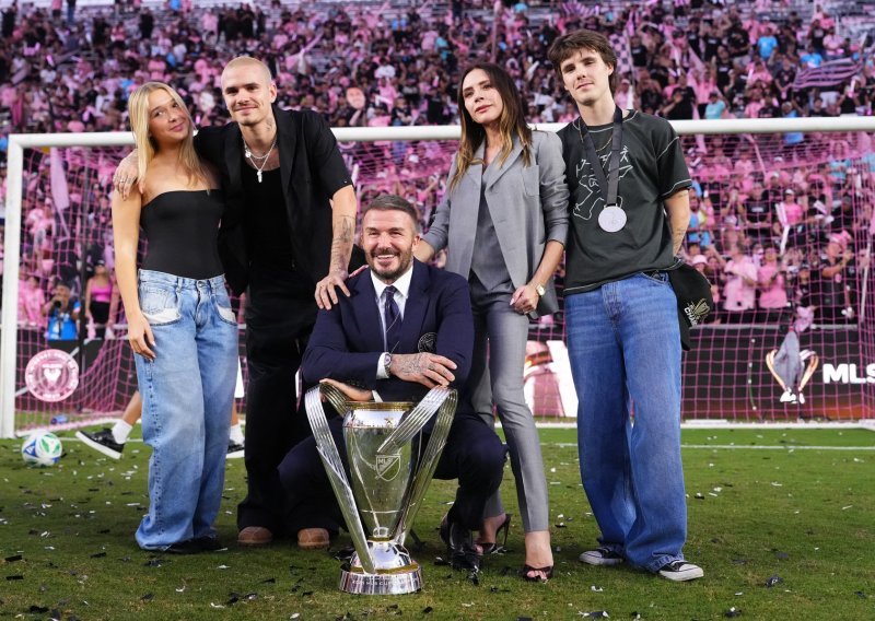 U hit trapericama i balerinkama: Harper Beckham uspjela je zasjeniti Victoriju