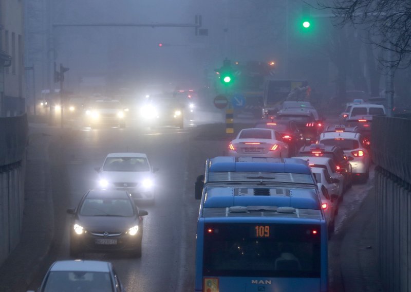 Stvorile se kolone na autocestama A3 i A4 oko Zagreba: Magla dodatno usporava promet