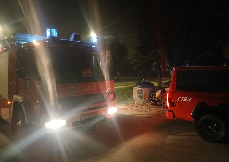 FOTO Trudnica u Ivanić Gradu upala u kontejner za tekstil