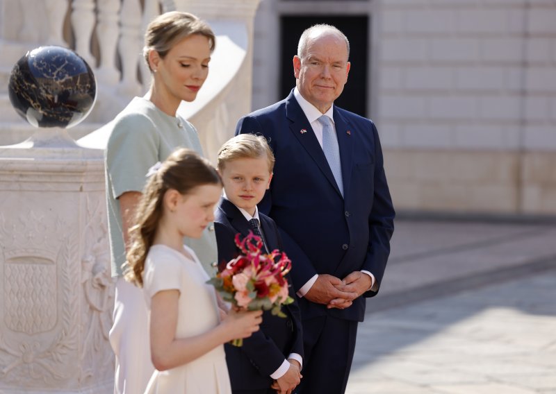 Društvene mreže 'gore' zbog blagdanske kreacije princeze Charlene
