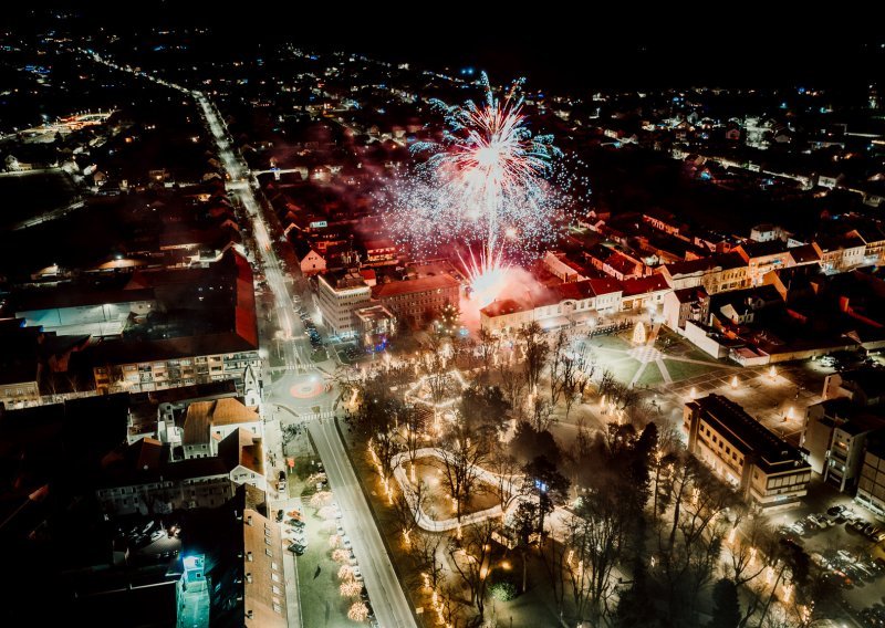 U Slavoniji blagdani mirišu najljepše: adventska bajka u Cerniku i Novoj Gradiški