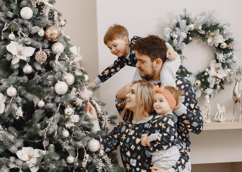 Tradicija koje se ne odričemo: Znate li zašto uopće na Badnjak kitimo bor?