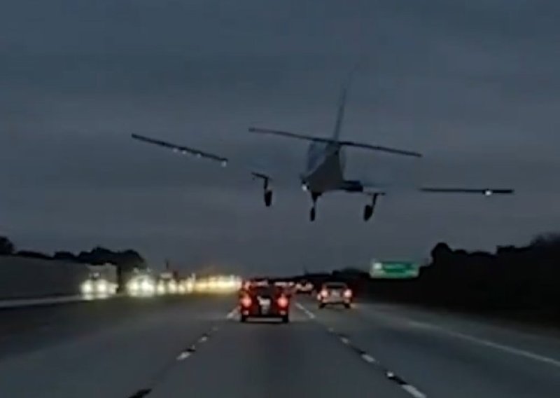 VIDEO Avion na Floridi sletio na automobil, sve su snimile kamere