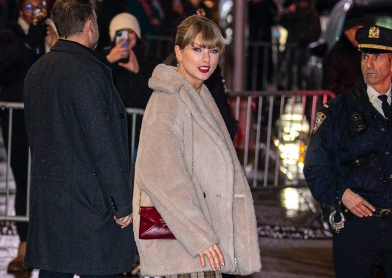 Noge u glavnom fokusu: Taylor Swift uskočila u čizme kakve obožava Melania Trump