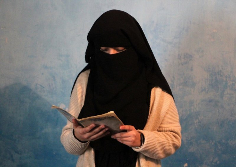 Austrija zabranjuje hidžabe u školama, ovo su predviđene kazne za roditelje