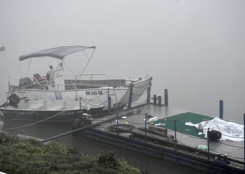 Tragedija kod Slavonskog Broda: Prevrnuo se čamac s migrantima, troje poginulih