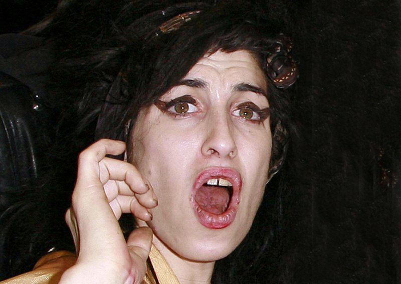 Amy Winehouse ukazuje se duh Michaela Jacksona