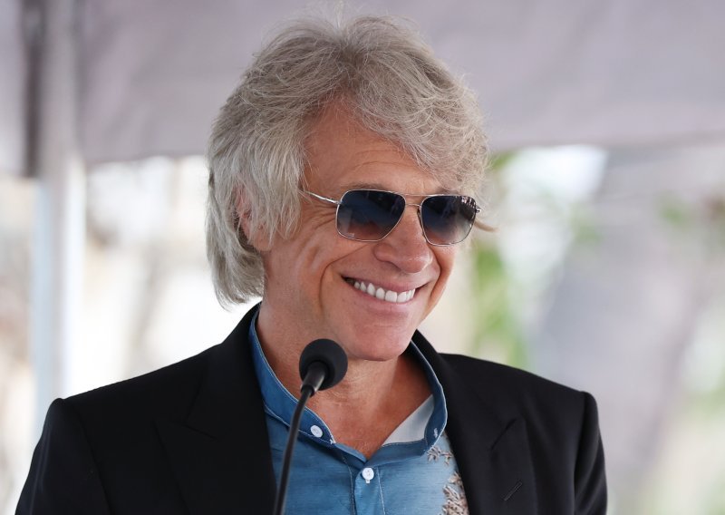Jon Bon Jovi objavio ugovor star 45 godina i šokirao fanove detaljem o zaradi
