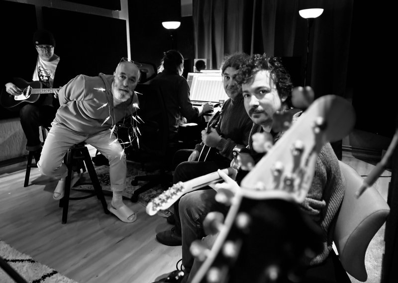 Mayales - Uoči Holiday Speciala u zagrebačkom Katranu objavili AQ Holiday Sessions