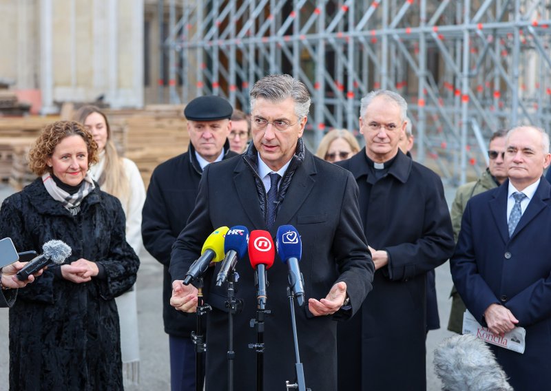 Premijer Plenković komentirao peticiju da se molitelji uklone s gradskih trgova: 'Imam poruku za sve'