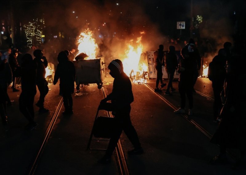 Bugarska vlada popustila pred masovnim prosvjedima, netom prije ulaska zemlje u eurozonu