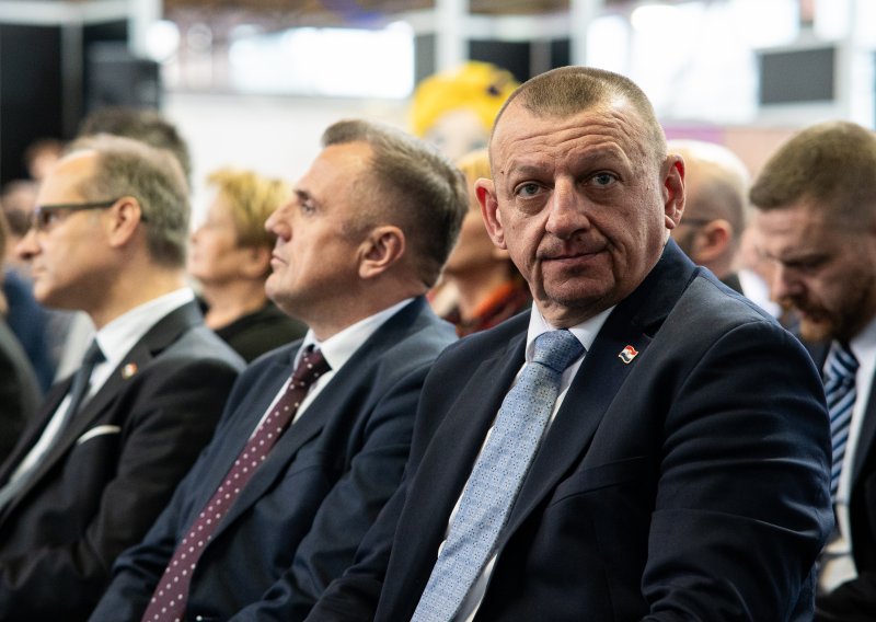 HDZ o Zagrebu: Vlada financira kapitalne projekte, oni ne smanjuju porez na plaće