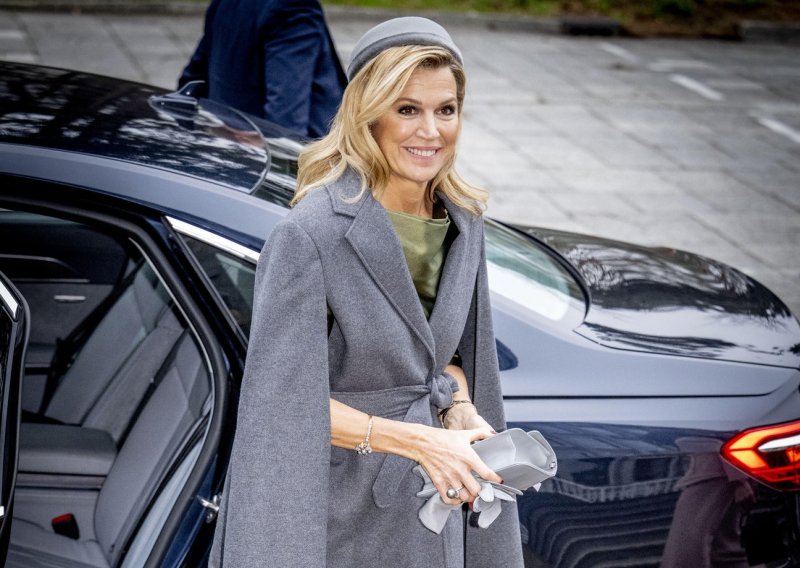 Elegantna kraljica ne odustaje od svog omiljenog modnog dodatka