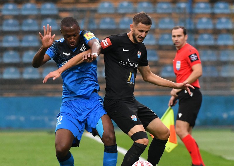 Vukovar i Varaždin otvaraju novo kolo SHNL-a; Momčadi se muče na blatnjavom terenu