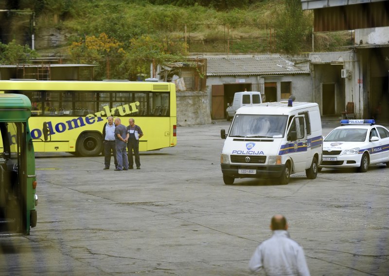 Autobus na servisu pregazio mehaničara