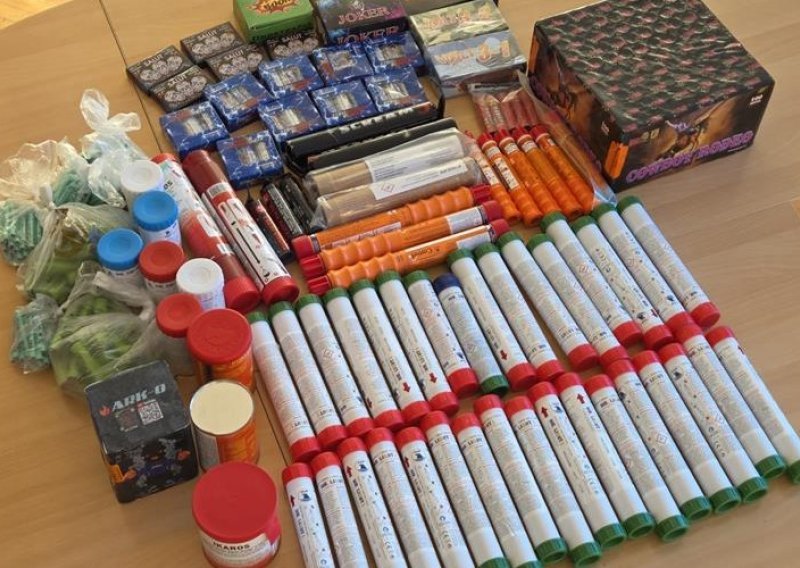 Policija u stanu 55-godišnjaka u Splitu pronašla 806 komada pirotehnike