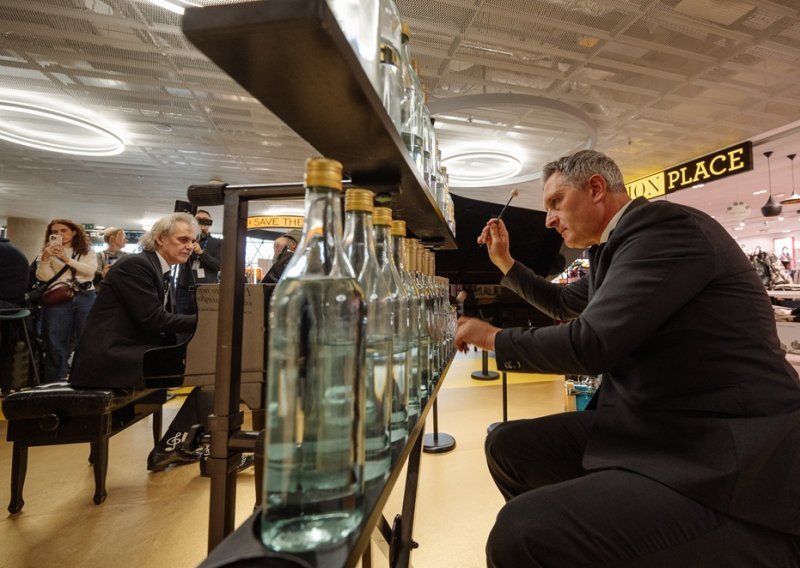 Odlasci uz bezvremenske klasike: Zračna luka Zagreb pretvorila terminal u koncertnu pozornicu