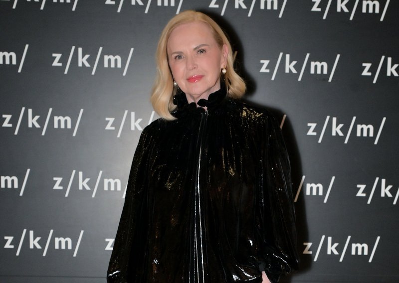 Jadranka Sloković pokazala je čistu klasiku, ali ova torbica otkrila je da prati trendove