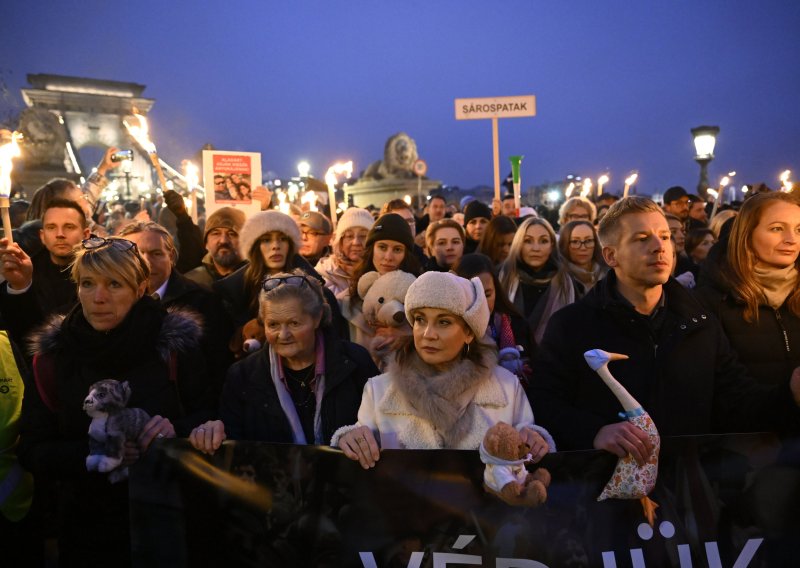 Tisuće Mađara izašlo na ulice, traže ostavku Viktora Orbana
