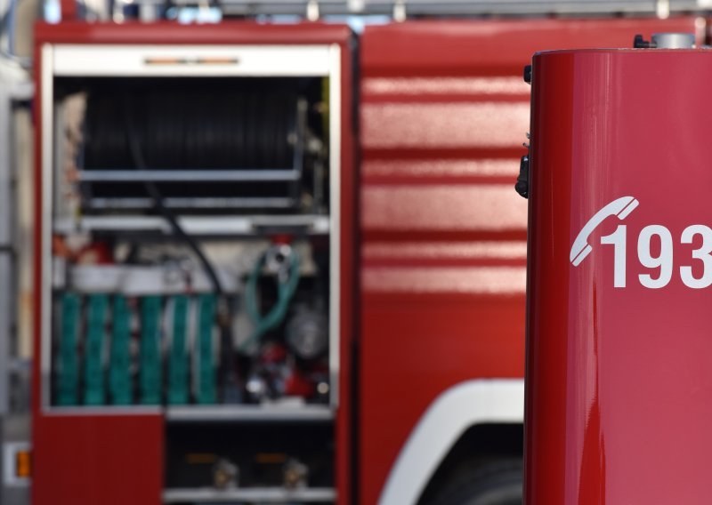 U požaru kuće poginuo muškarac: Vatrogasci pronašli njegovo tijelo