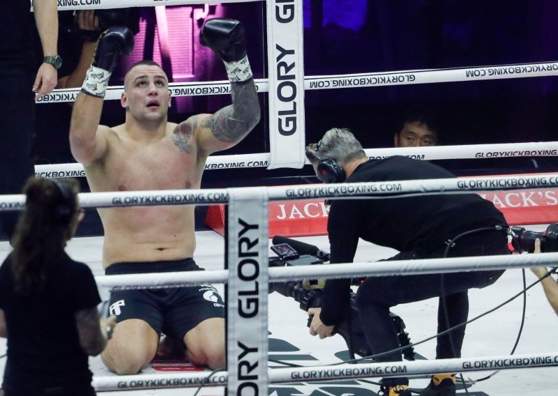 Spektakl! Antonio Plazibat slavio u brutalnoj borbi