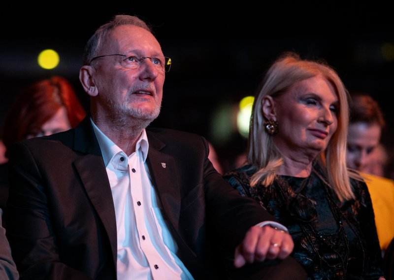 Rijetko pojavljivanje u javnosti: Samozatajna supruga Davora Božinovića privukla svu pažnju