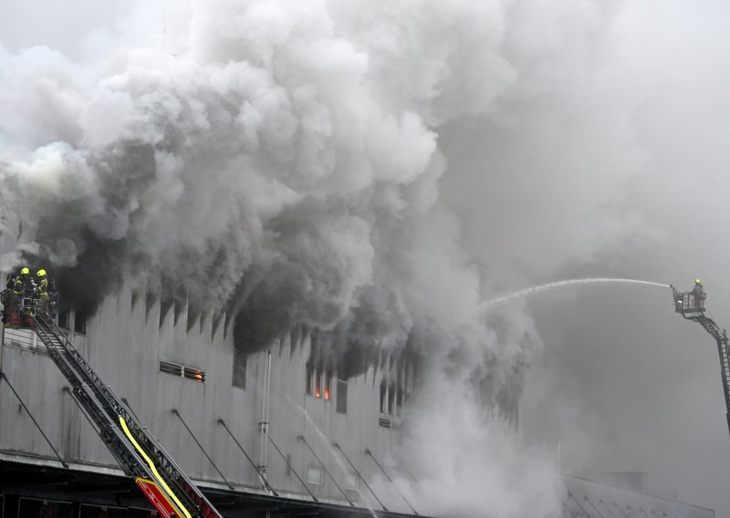 Požar na ogromnom skladištu u Ljubljani: Izdane upute građanima