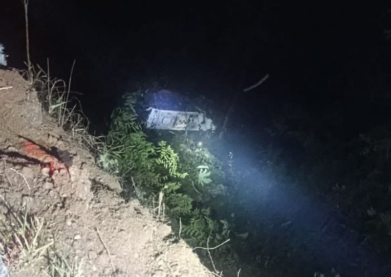 Strašna tragedija u Kolumbiji: Autobus pun učenika pao u provaliju, najmanje 12 mrtvih