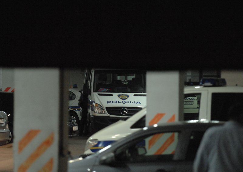 Muškarac prijavljen za obiteljsko nasilje udario policajca, umro je tijekom postupanja policije