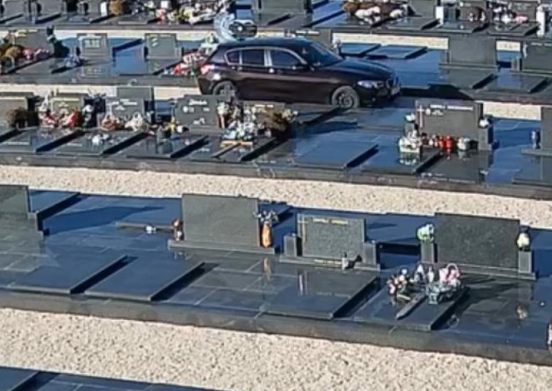 VIDEO Autom se provozao po šibenskom groblju, sve snimljeno: Ovo je za ne povjerovat!