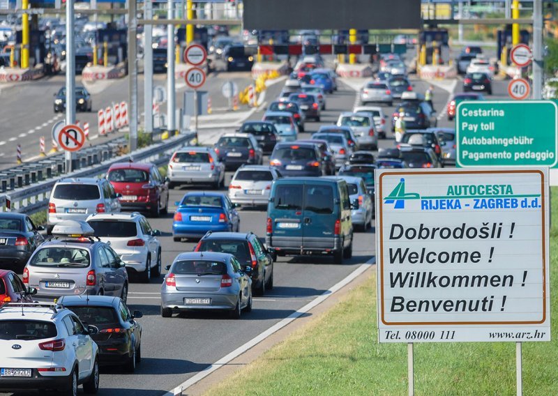 Kolone gmižu prema Jadranu nakon nezgode na A1