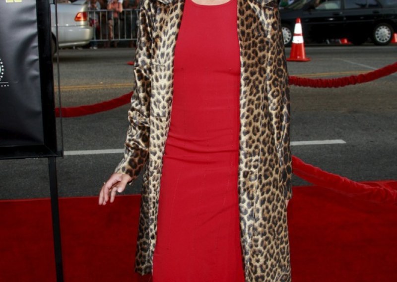 Jennifer Lawrence oduševila chic kombinacijom, a iznenadila odabirom cipela