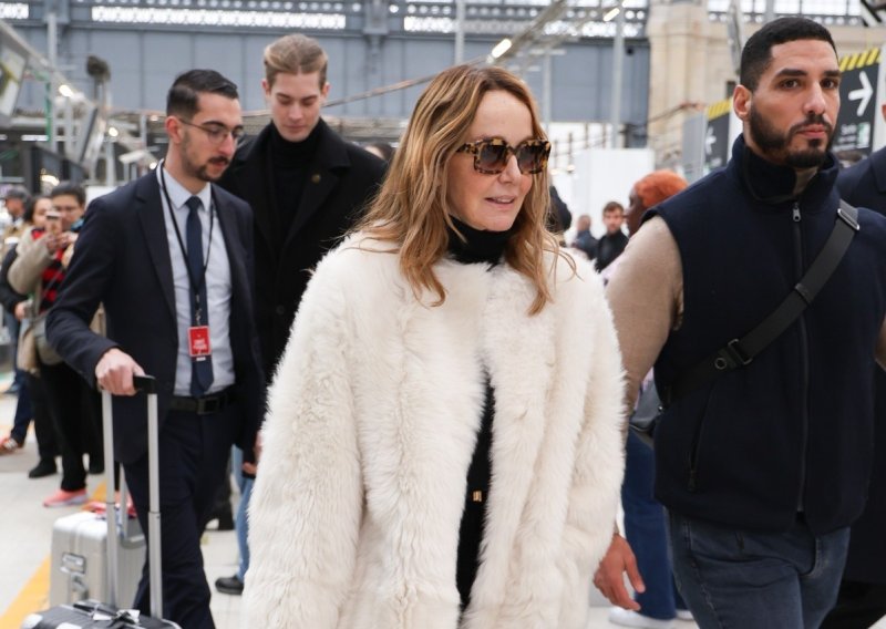 Najpoželjniji kaput sezone osvojio je i zvijezdu serije 'Emily u Parizu'