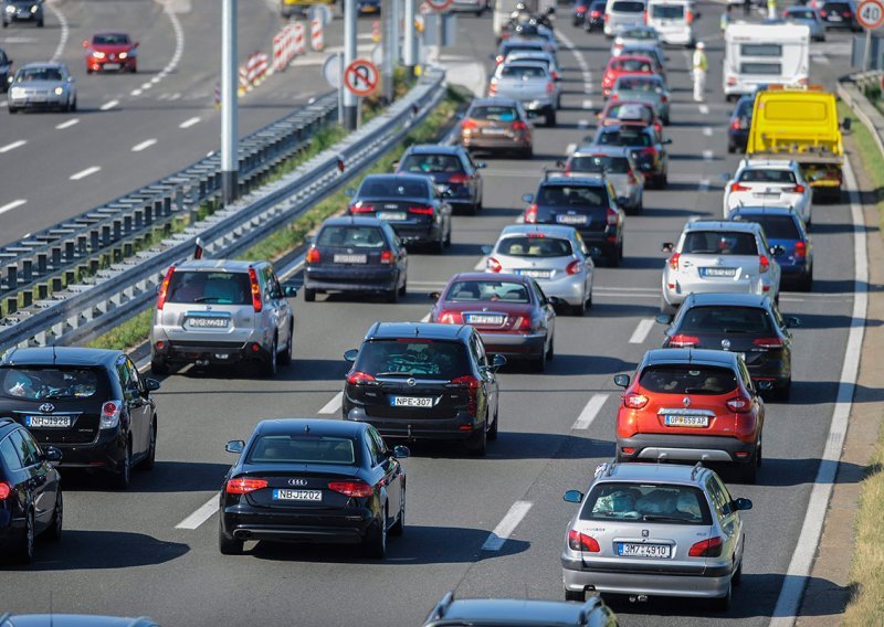 Zbog prometne nesreće na A1, stvaraju se gužve prema moru