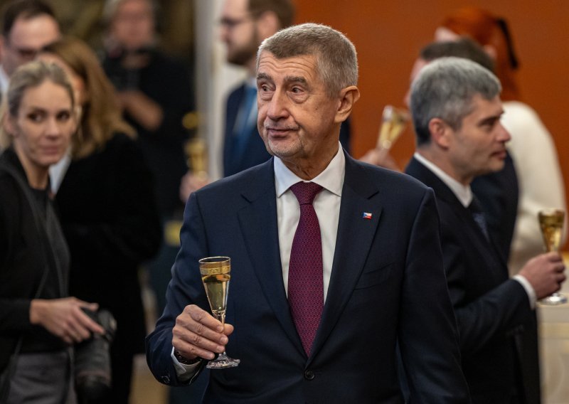 Nova češka suverenistička vlada položila prisegu