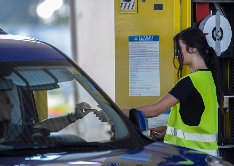 Zbog nesreće kod Lučkog otežan i usporen promet