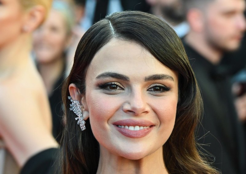 Svi pričaju o njoj i Đihanu, a srce glumice 'Dalekog grada' privatno pripada drugome: Evo koga ljubi