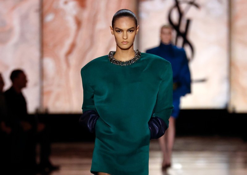 Ova haljina iz 80-ih prava je zvijezda blagdanskih stajlinga