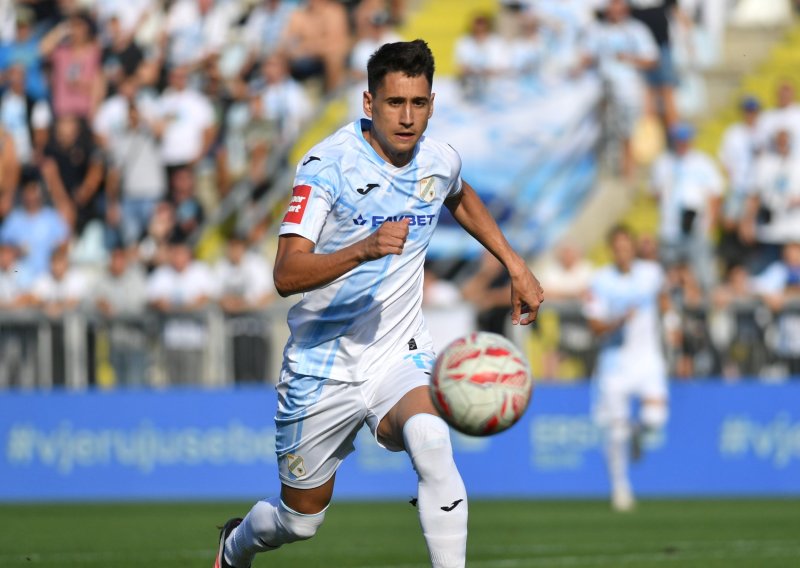 Igrači Rijeke dva su sata u autobusu čekali odluku hoće li se utakmica nastaviti