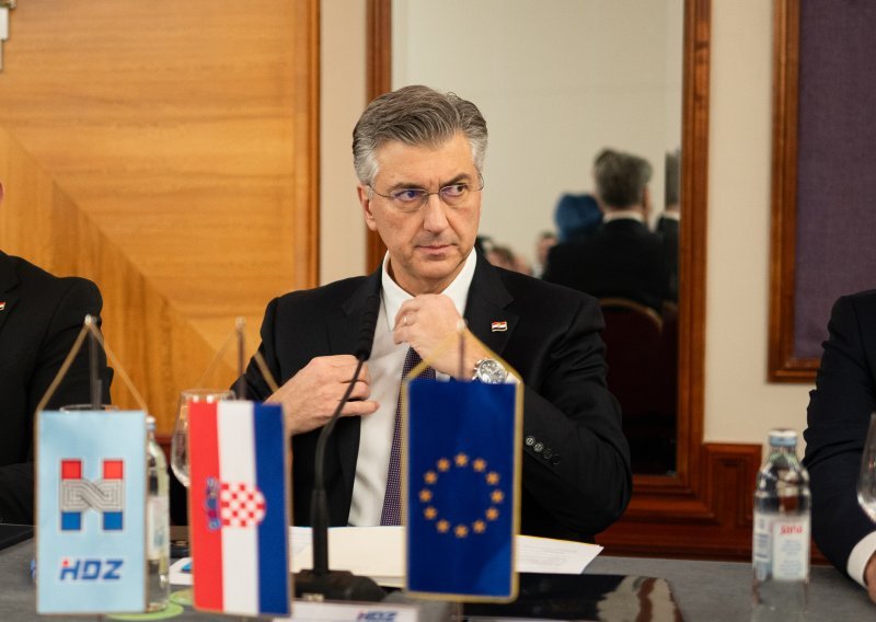 Plenković: Oporba radi po receptu protuustavnog upada Milanovića