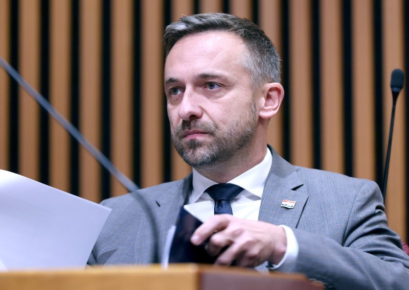 Piletić najavio program pomoći Hrvatima u Srbiji, poznato na što će se utrošiti