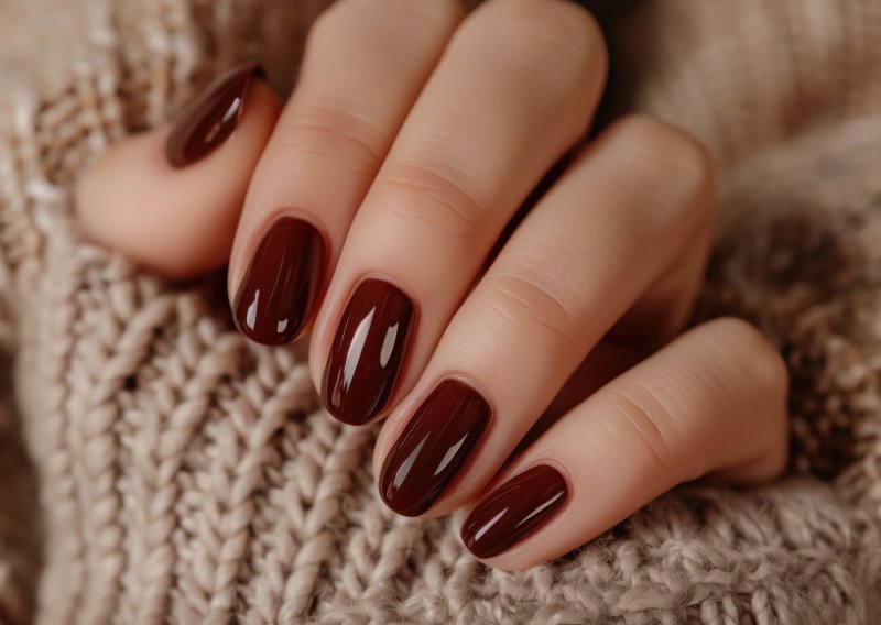 Zaboravite na crveni lak za nokte: Ova boja sada je hit, a izgleda tako chic