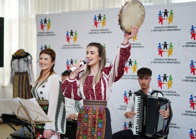 Božićni ugođaj u Zagrebu uz rumunjske tradicije i nastup skupine IDEAL iz Buzăua