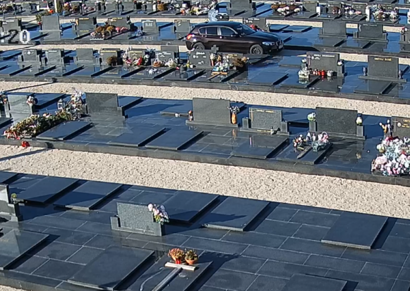 Policija otkrila tko se autom vozao između grobova u Šibeniku