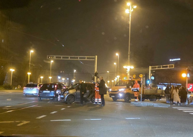 Sudar na križanju Savske i Vukovarske u Zagrebu